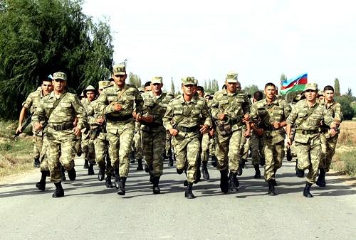 Azərbaycanda hərbçilərin maaşı artırıldı